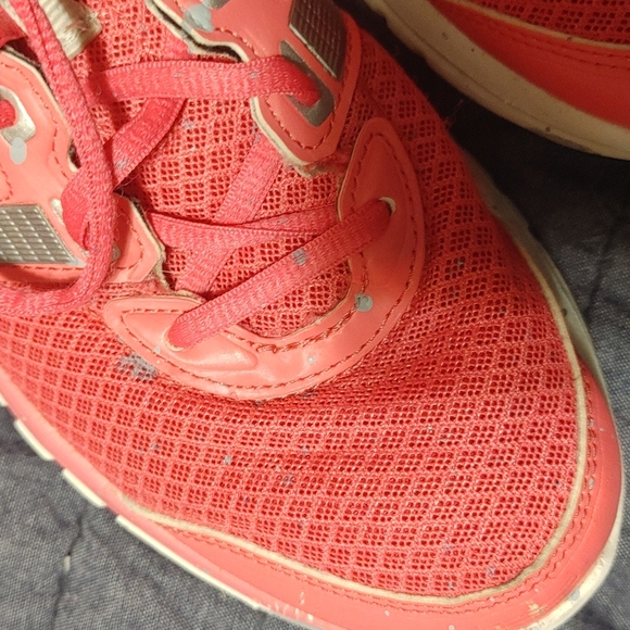 Size 8.5 Adidas sneakers. Pink - Picture 5 of 7